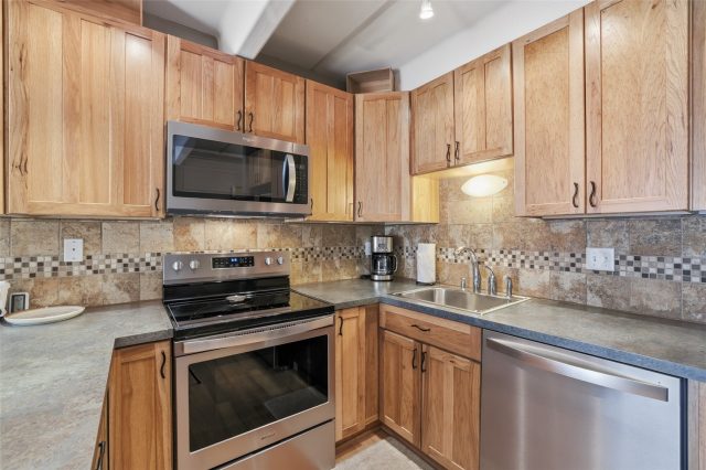 220 E La Bonte Street 219 photo 24