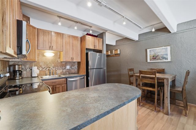 220 E La Bonte Street 219 photo 25