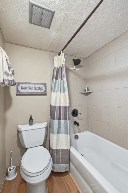 220 E La Bonte Street 219 photo 27
