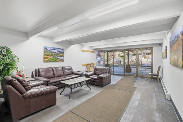 220 E La Bonte Street 219 photo 39
