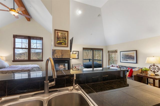 34 Highfield Trail 404 photo 9