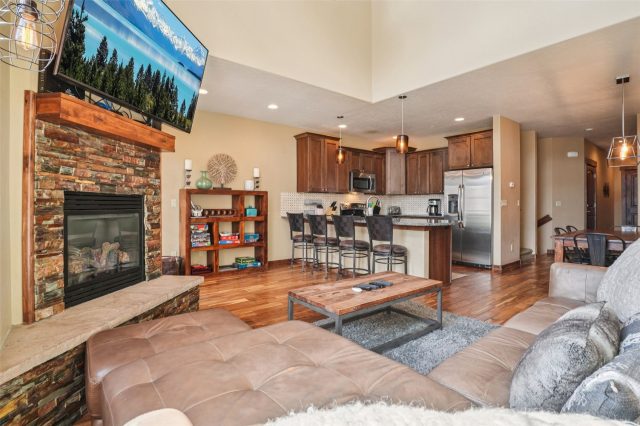 Townhome in Rolling Ridge Twnhms, Silverthorne — photo 3 Townhome in Rolling Ridge Twnhms, Silverthorne, CO — photo 3 (MLS S1067938)