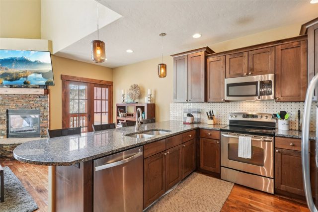 Townhome in Rolling Ridge Twnhms, Silverthorne, CO — photo 6 (MLS S1067938)