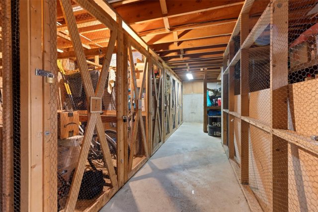240 E La Bonte Street 3 photo 32