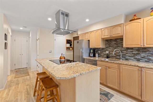 240 E La Bonte Street 3 photo 7