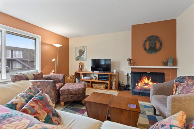 240 E La Bonte Street 3 photo 8