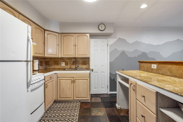 891 Fairview Boulevard 20 photo 12