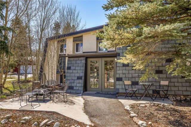 891 Fairview Boulevard 20 photo 26