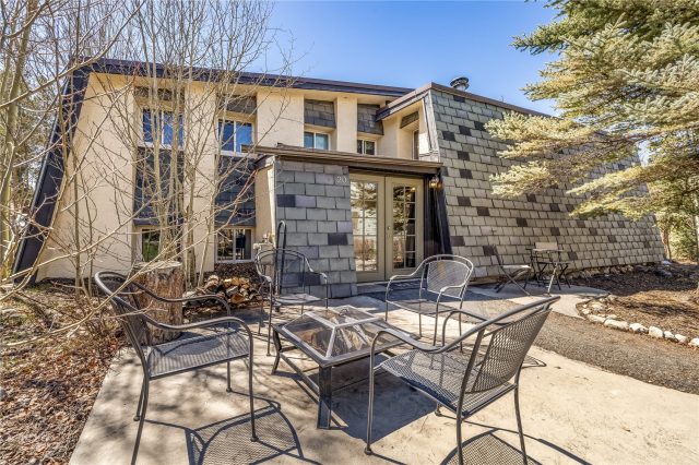 891 Fairview Boulevard 20 photo 27