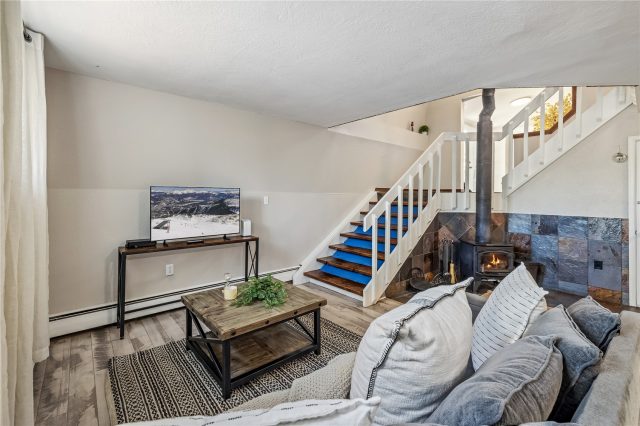 891 Fairview Boulevard 20 photo 8