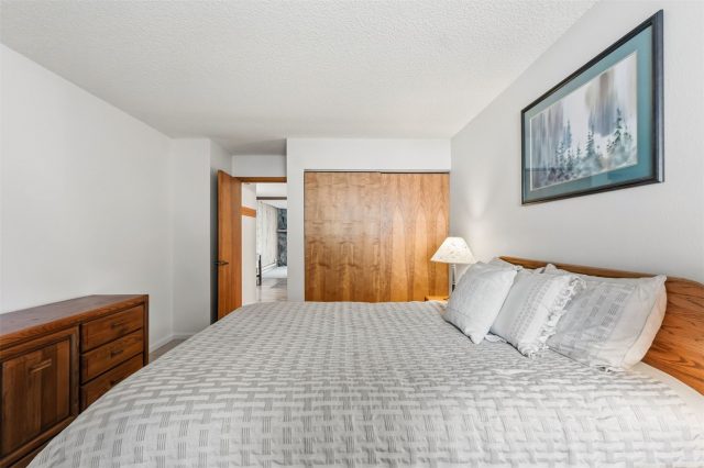 72 Corinthian Circle 203 photo 36