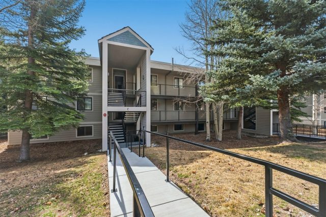 72 Corinthian Circle 203 photo 44