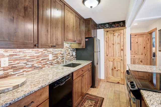 760 Columbine Road B6 photo 10