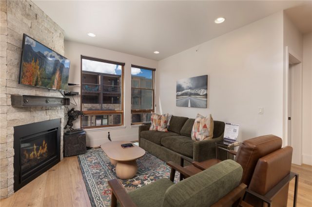 Condo in Blue River Flats, Silverthorne — photo 1 Condo in Blue River Flats, Silverthorne, CO — photo 1 (MLS S1068064)