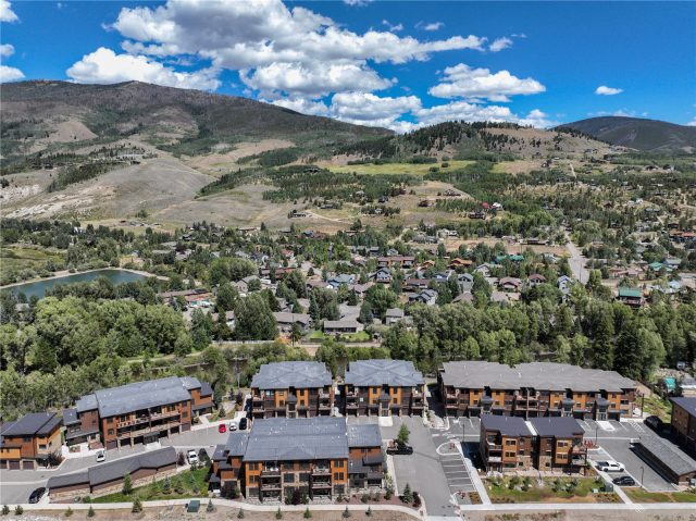 1080 Blue River Parkway 203 photo 24