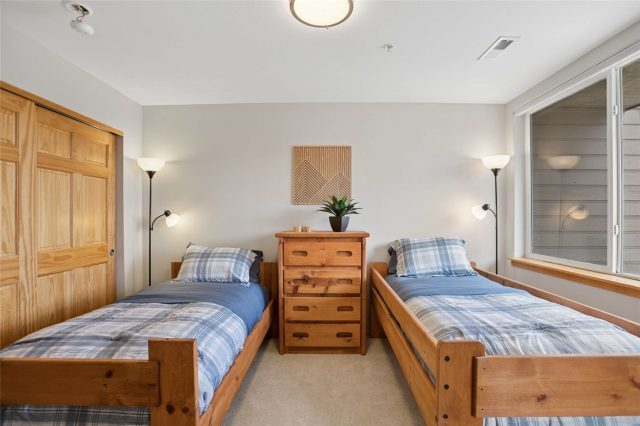 121 Cydney Lane photo 32