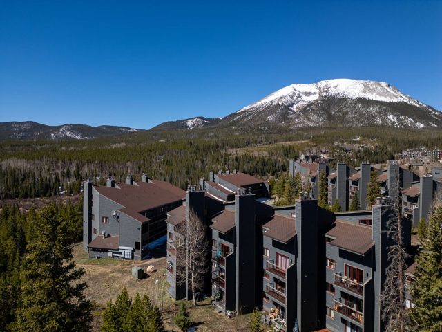 Condo in Snowscape Condo, Silverthorne — photo 1 Condo in Snowscape Condo, Silverthorne, CO — photo 1 (MLS S1068096)