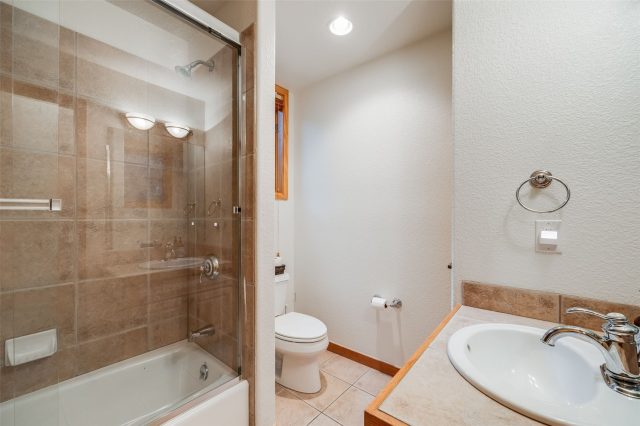 413 Kestrel Lane photo 32