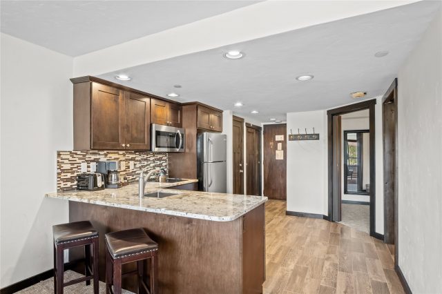 640 Village Road 4513 photo 19
