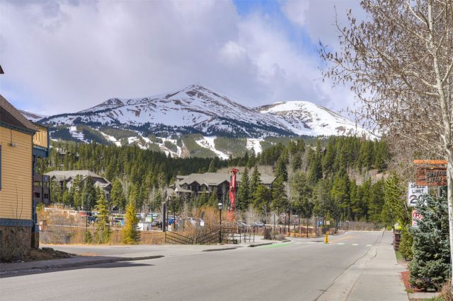 Condo in Edelweiss Condo, Breckenridge — photo 2 Condo in Edelweiss Condo, Breckenridge, CO — photo 2 (MLS S1068160)