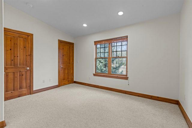 85 Chestnut Lane 85 photo 14