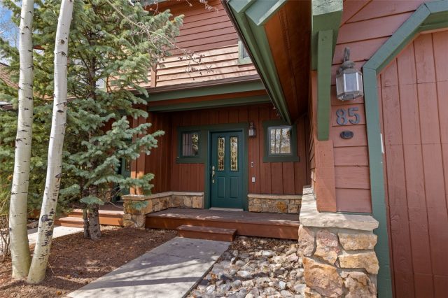 Townhome in Highland Greens, Breckenridge — photo 2 Townhome in Highland Greens, Breckenridge, CO — photo 2 (MLS S1068211)