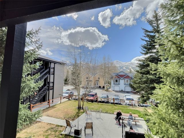 Condo in Ptarmigan, Breckenridge — photo 1 Condo in Ptarmigan, Breckenridge, CO — photo 1 (MLS S1068239)