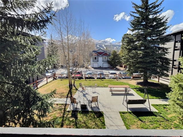Condo in Ptarmigan, Breckenridge — photo 2 Condo in Ptarmigan, Breckenridge, CO — photo 2 (MLS S1068239)