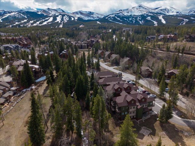 Condo in Wildwood Lodge Condo, Breckenridge — photo 2 Condo in Wildwood Lodge Condo, Breckenridge, CO — photo 2 (MLS S1068245)
