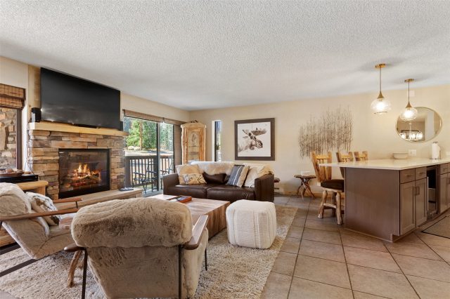 Condo in Pine Ridge Condo, Breckenridge — photo 2 Condo in Pine Ridge Condo, Breckenridge, CO — photo 2 (MLS S1068246)
