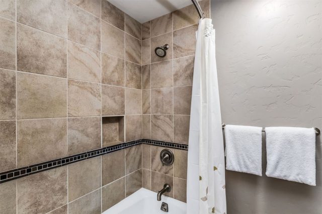 600 Columbine Road 5305 photo 17