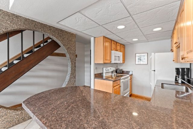 611 Village Road 4170 photo 13