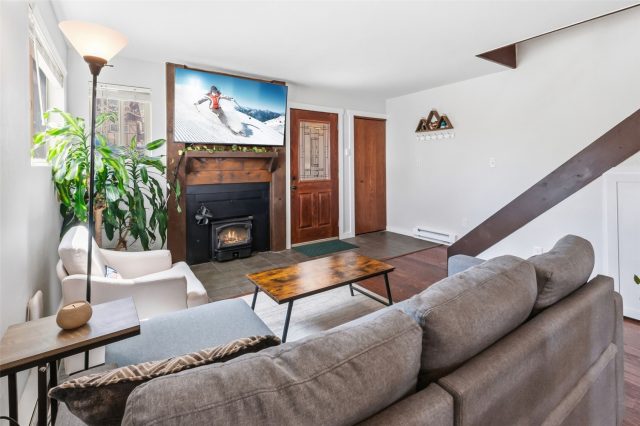 Townhome in Villamont Condo, Silverthorne — photo 4 Townhome in Villamont Condo, Silverthorne, CO — photo 4 (MLS S1068264)