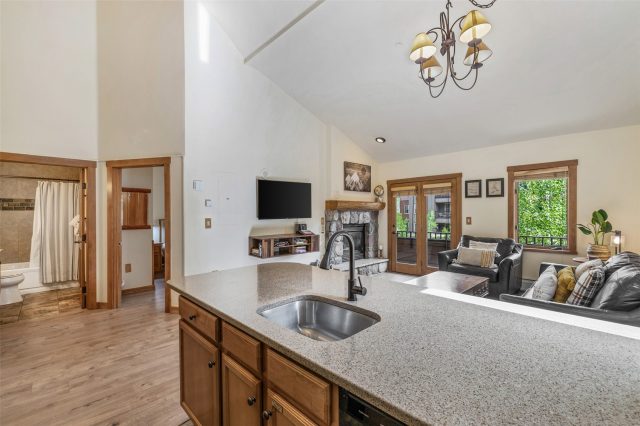 Condo in Arapahoe Lodge Condo, Keystone, CO — photo 2 (MLS S1068301)