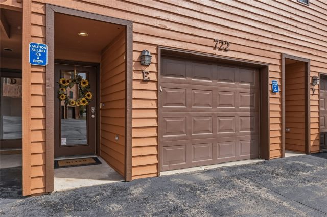 722 Meadow Creek Drive E photo 22