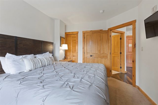 150 Dercum Square 8502 photo 23