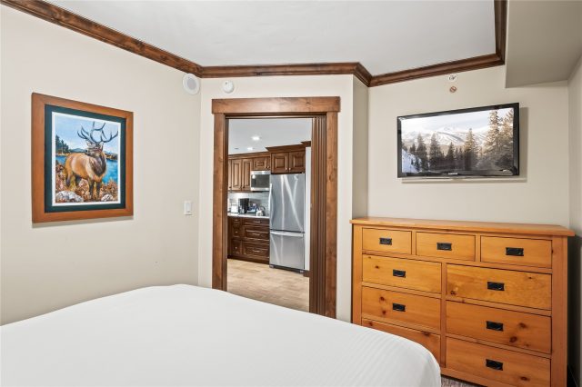 640 Village Road 4625 photo 23