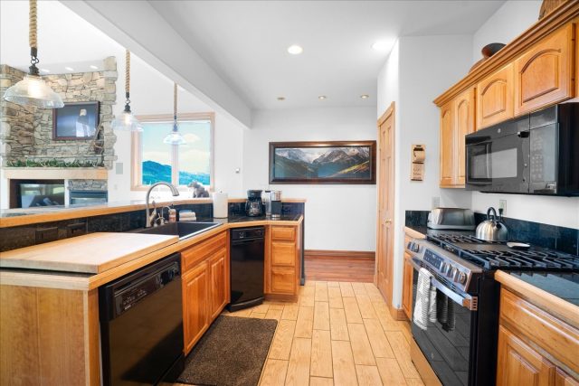 1871 Peregrine Lane photo 12