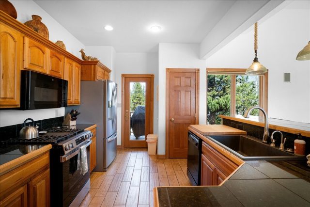 1871 Peregrine Lane photo 13