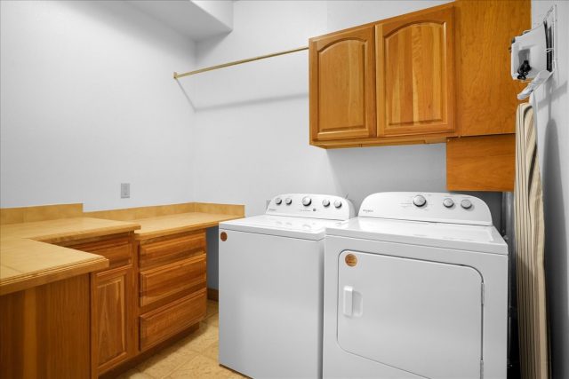 1871 Peregrine Lane photo 32