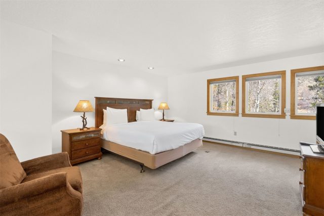 240 Tennis Club Road 1665 photo 15