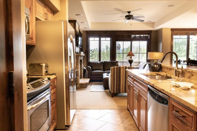 Condo in Crystal Peak Lodge Condos, Breckenridge, CO — photo 6 (MLS S1068442)
