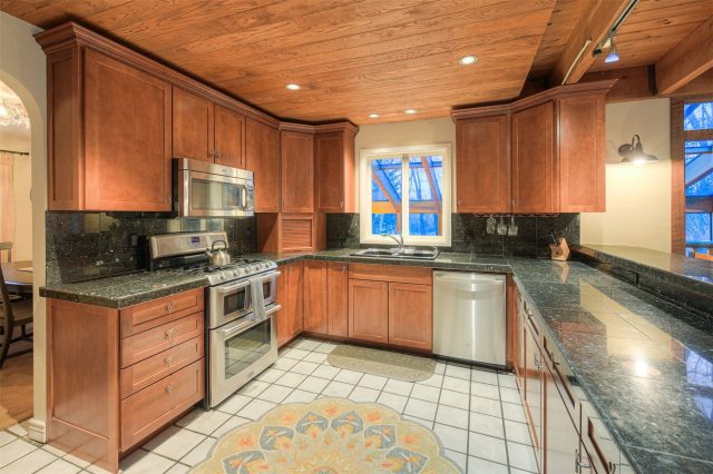 396 Hamilton Creek Road photo 10