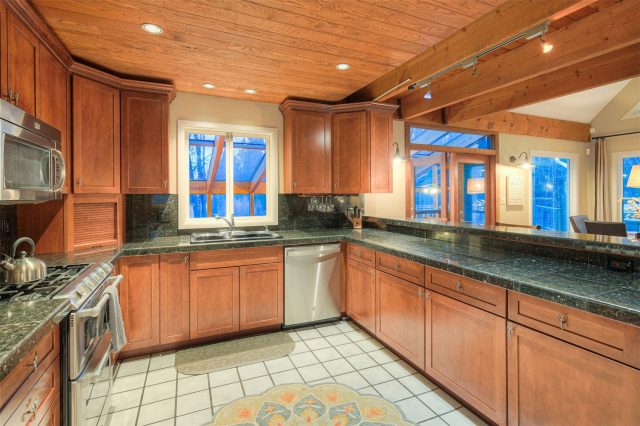 396 Hamilton Creek Road photo 11