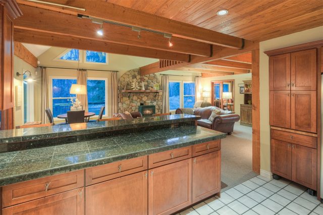396 Hamilton Creek Road photo 12