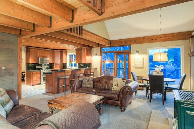 396 Hamilton Creek Road photo 8
