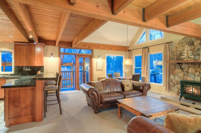 396 Hamilton Creek Road photo 9