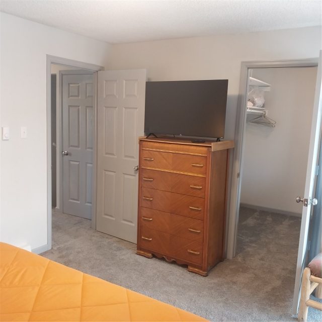 250 Cove Boulevard 3 photo 17