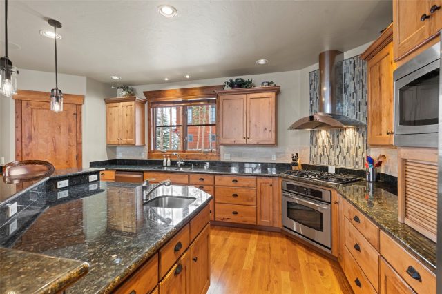 338 Fairways Drive photo 11