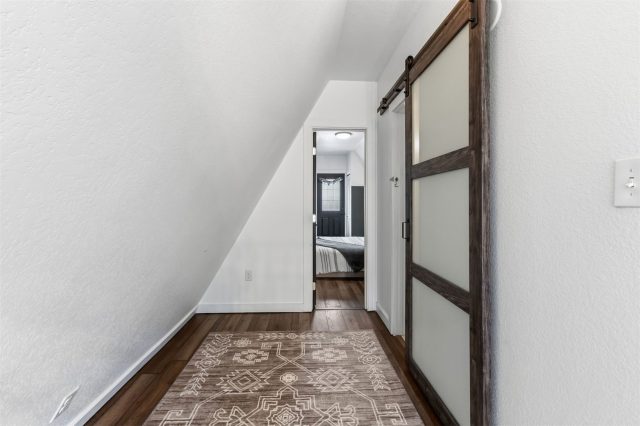 293 Regal Circle photo 20